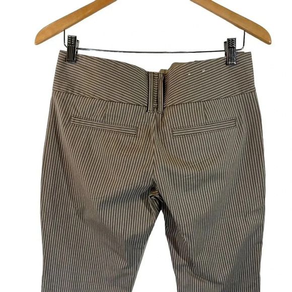 Old Navy Tan And White Striped Chino Pants Size 6 Stretch Career Professional - Picture 4 of 7